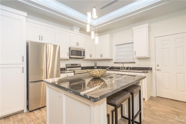 Building Photo - 13 Taxco Ct