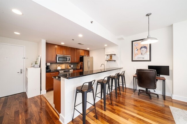 Building Photo - 800 Jackson St