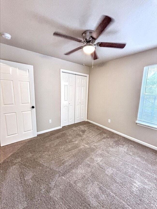 Building Photo - Comfortable 4-Bedroom Condo in Houston's O...