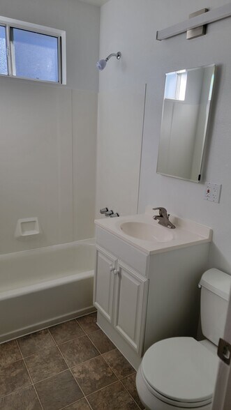 Building Photo - 2204 Aviation Way