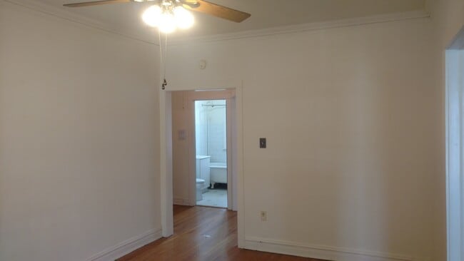 Building Photo - Wrigley Field Just A Mile Away - One Bedroom