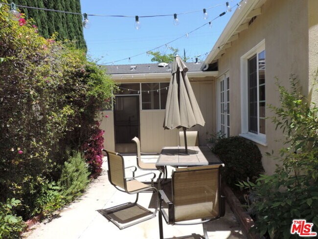Building Photo - 5039 Rubio Ave