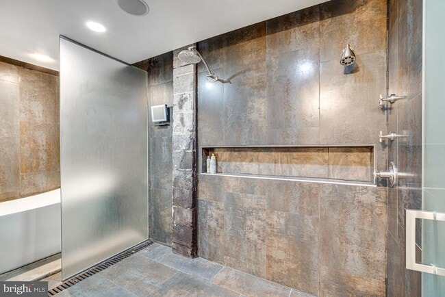 Building Photo - 1413 Swann St NW