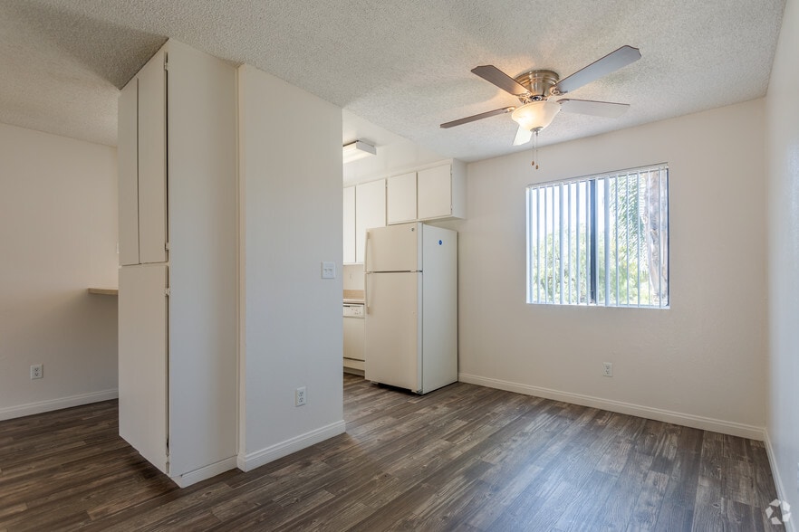 2BR, 2BA - 667 SF - Sunset Trails