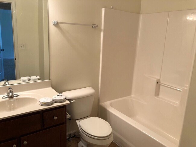 Building Photo - 337 Oxford Cir