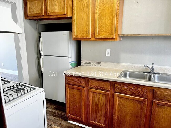 Building Photo - 916-918 Peckham St.-916