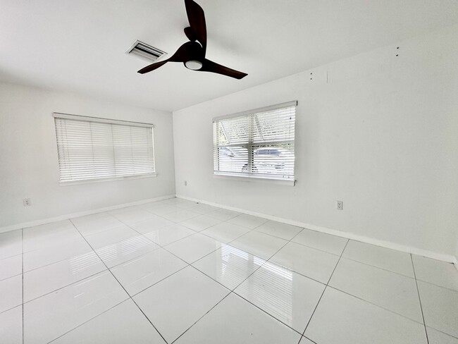 Building Photo - 7210 Seminole Dr