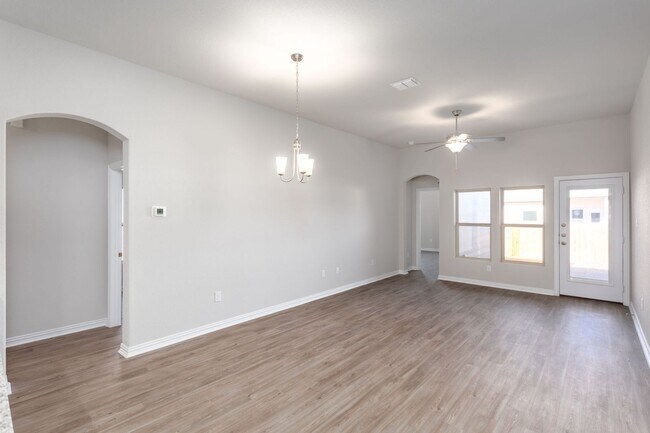 Building Photo - Luxury Duplex Near Randolph and Ft. Sam