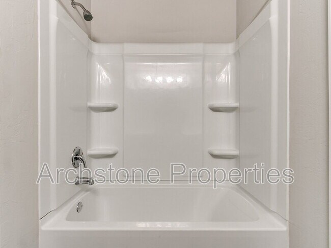 Building Photo - 1308 Dustin Dr