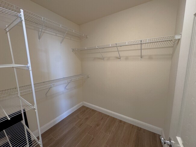 Building Photo - 4629 Stern Dr