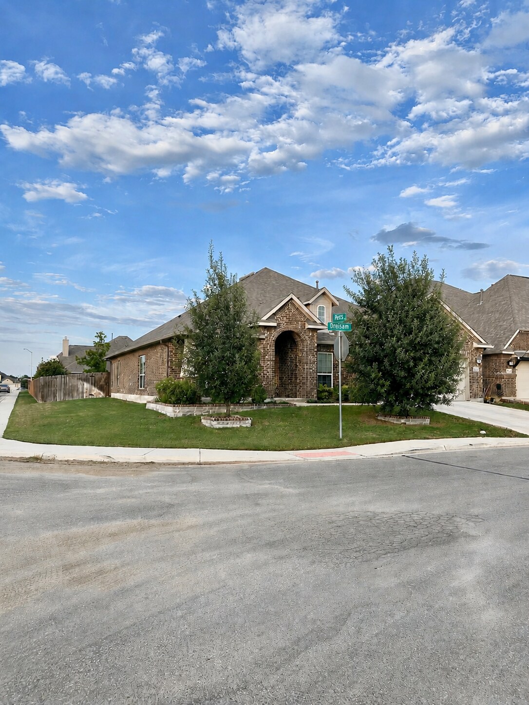 Building Photo - 836 Dreisam