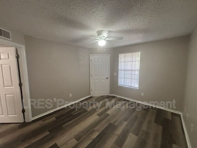 Building Photo - 5148 Park Central Dr