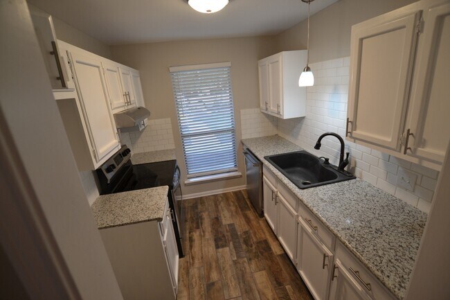 Building Photo - 5157 Cumberland Cove Dr