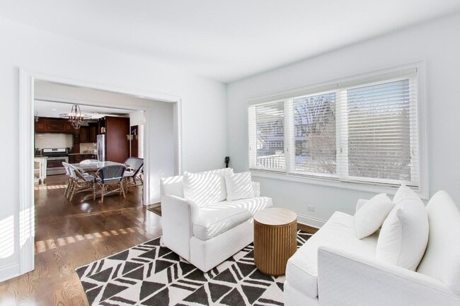 Building Photo - 229 N Myrtle Ave