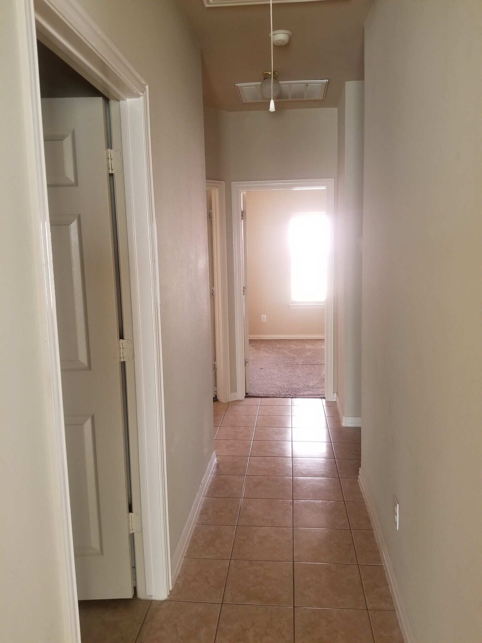 Building Photo - 552 Palomino Way