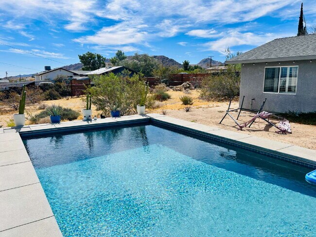 Building Photo - Charming 3 Bedroom House with Pool in Friendly Hills, Joshua Tree