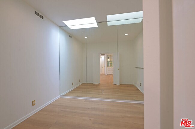 Building Photo - 234 S Gale Dr