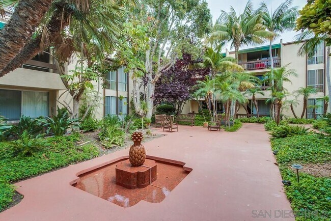 Building Photo - 6333 La Jolla Blvd