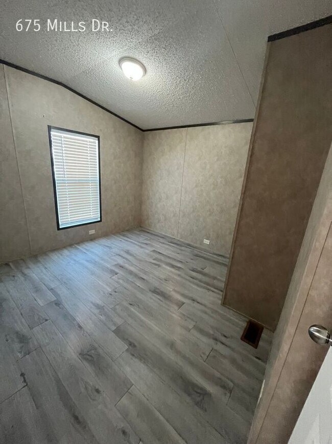 Building Photo - 675 E Mls Dr