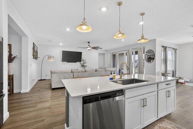 Building Photo - 1543 Stockbridge St