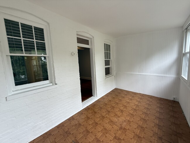 Building Photo - 1128 Neal St NE