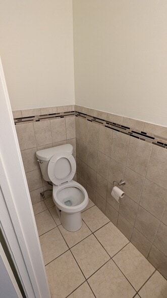 Powder Room - 1718 Redwood Ct