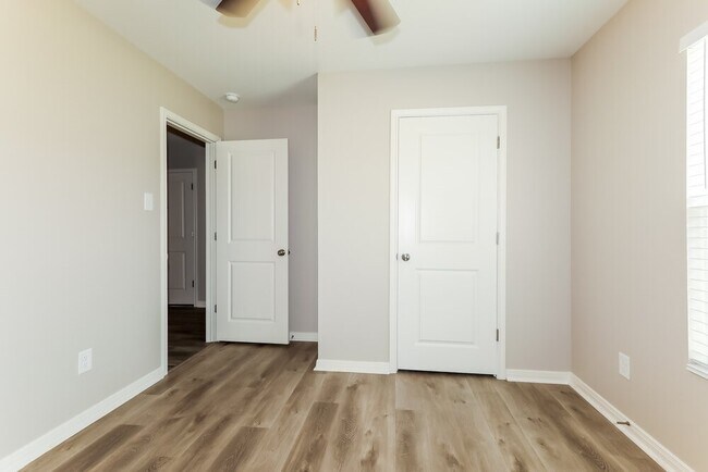 Building Photo - 15653 Del Norte Dr