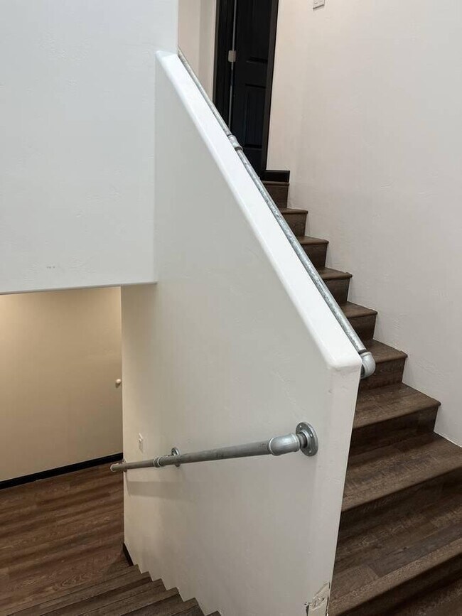 Building Photo - 220 Roehl Rd NW