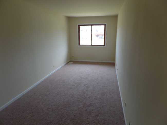 Building Photo - 315 Creekside Dr
