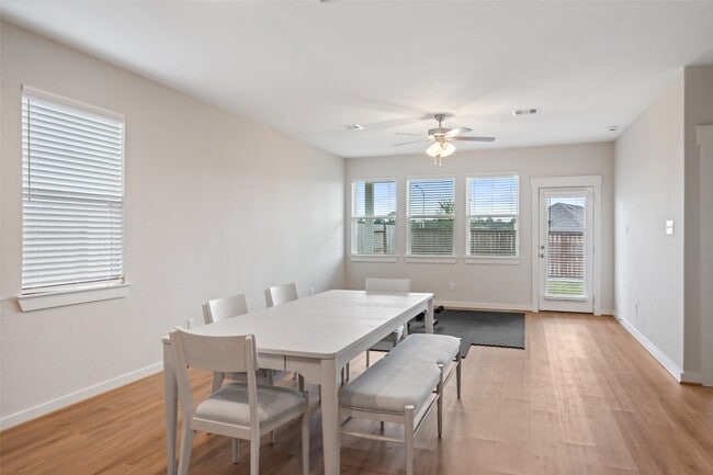 Building Photo - 4237 Red Cedar Ring Ln