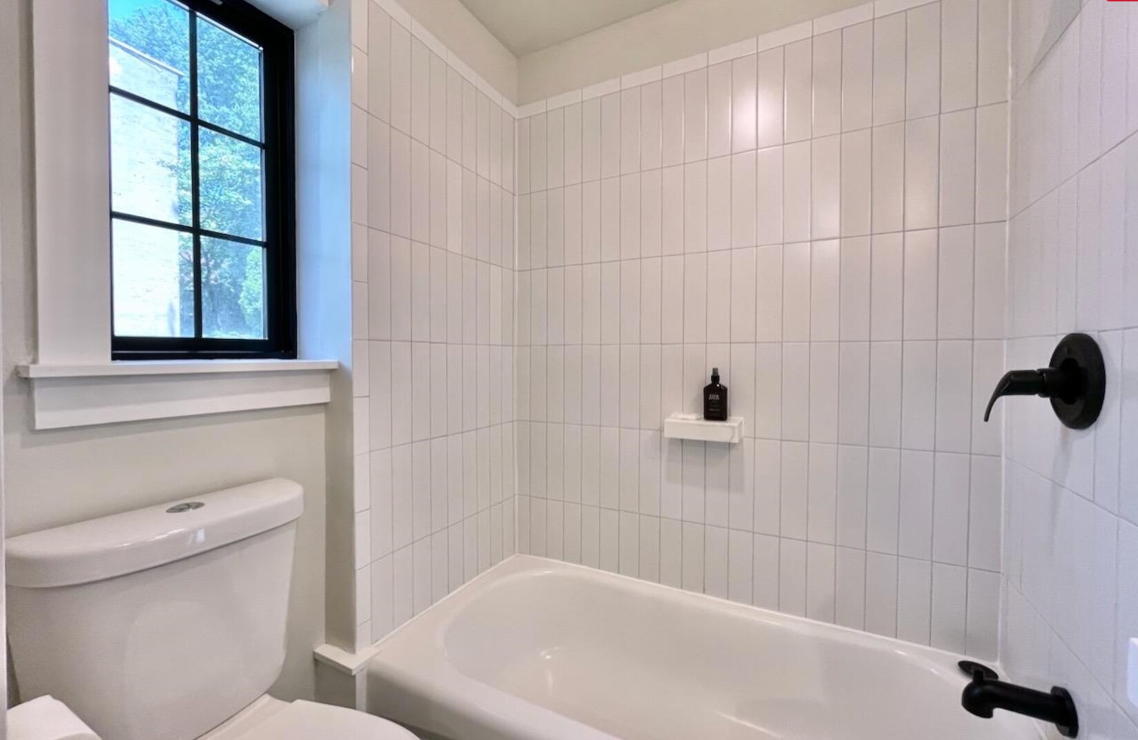 Building Photo - 320 6th St