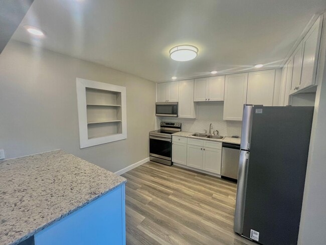 Building Photo - 3 Bed, 2 Bath DeBary Home with Modern Upda...