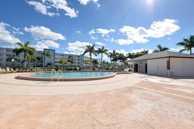 Building Photo - 3031 Cornwall B