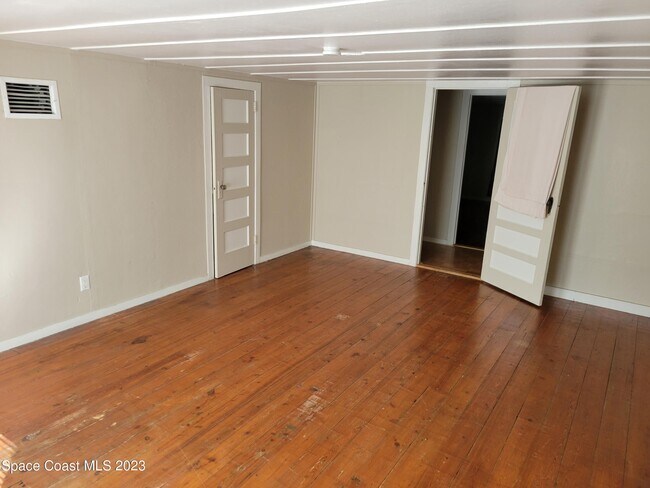 Building Photo - 874 Spiller St