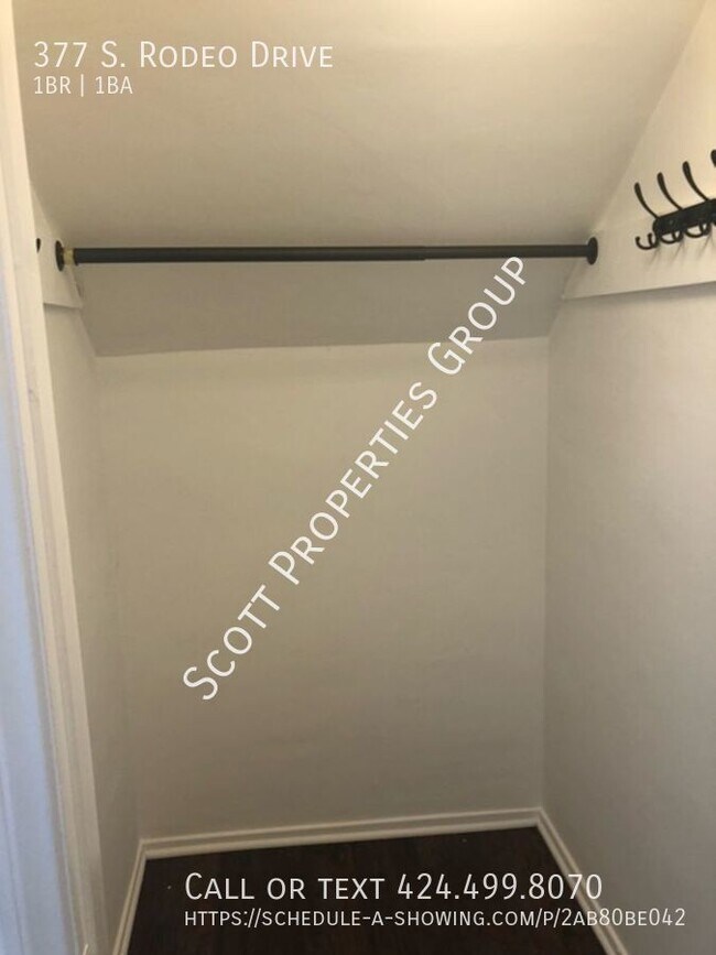 Building Photo - Centrally Located Gorgeous & Spacious 1 Bd...