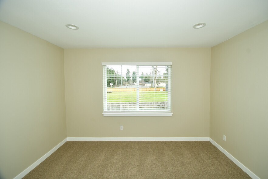 Bedroom - 954 152nd St E