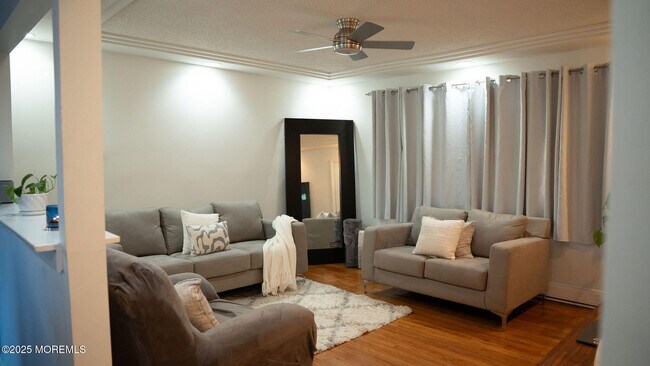 Building Photo - 73 Maple Ave