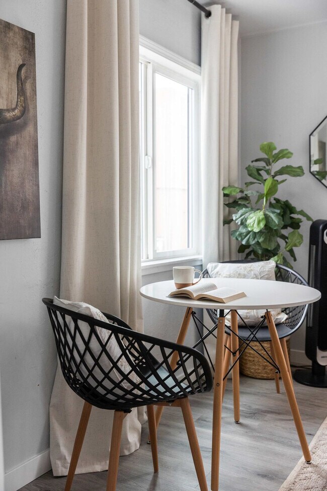 Building Photo - 120 4th Ave N