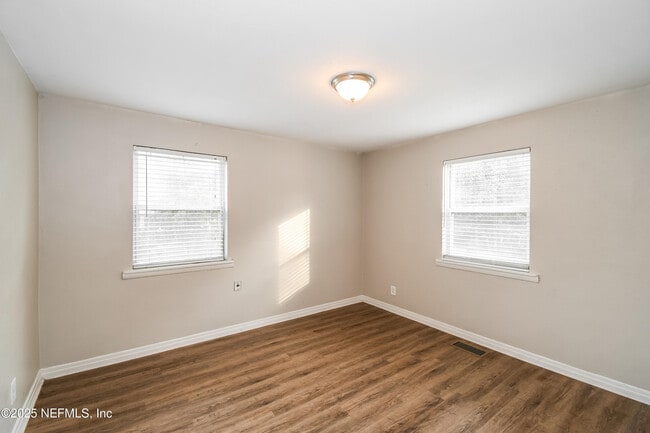 Building Photo - 6418 Ballejo Ct N