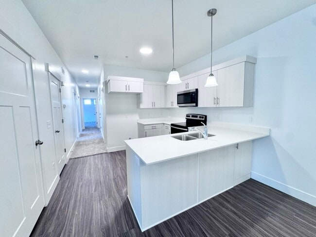 Building Photo - 4655 Alder Dr