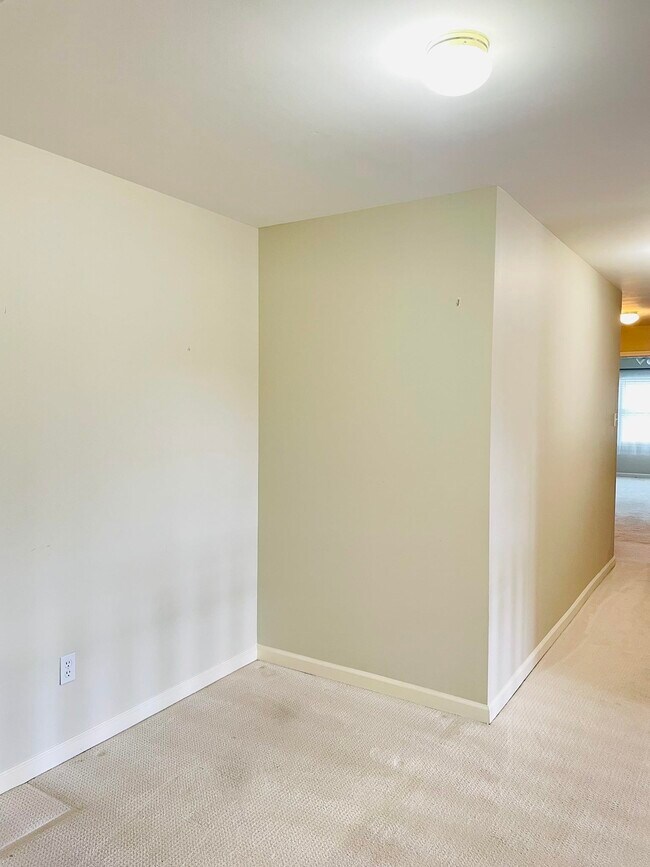 Building Photo - 1059 Melbury Rd