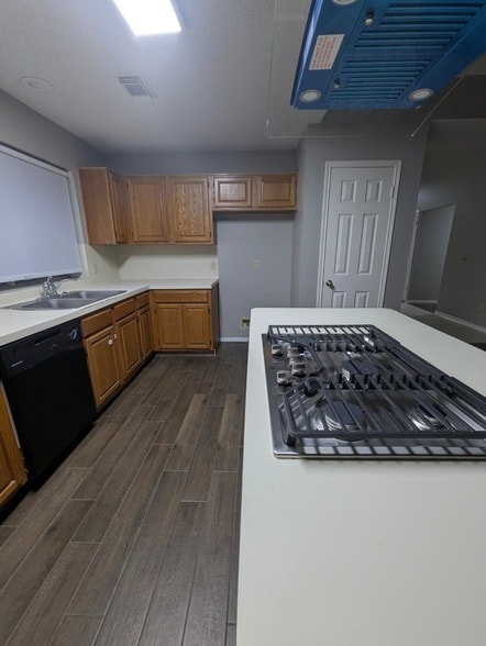 Building Photo - 827 Coral Tree Pl