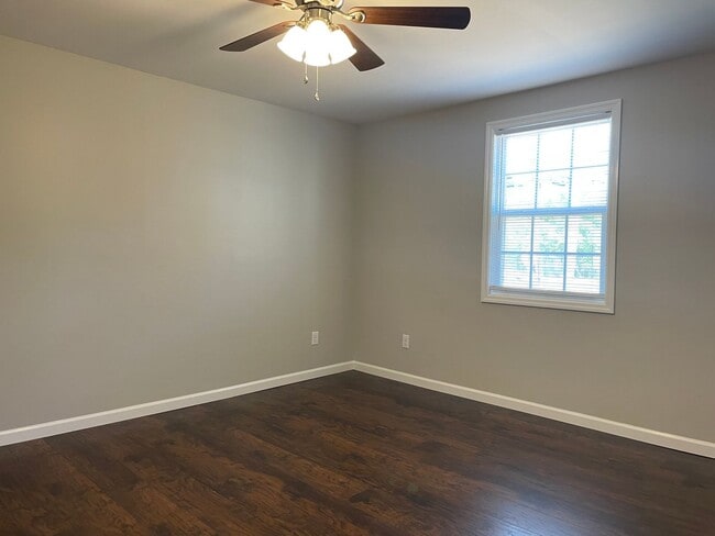 Building Photo - Unit for Rent