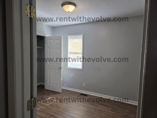 Building Photo - 1708 W 11th St
