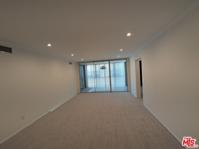 Building Photo - 415 Montana Ave