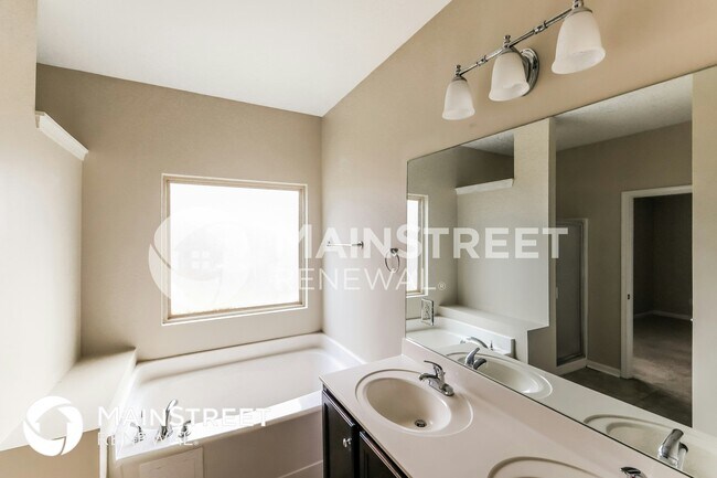Building Photo - 12827 Olmsted Cir