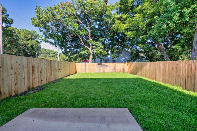 Building Photo - Modern 4BR Home with Private Fenced Yard Near the Beach