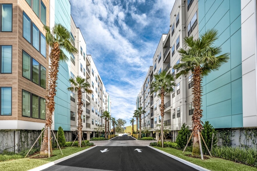 Building Photo - Vintage Lake Mary Apartments