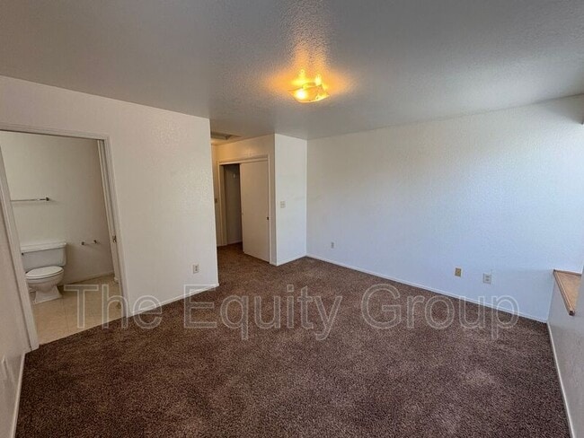 Building Photo - 2408 W Packwood Dr