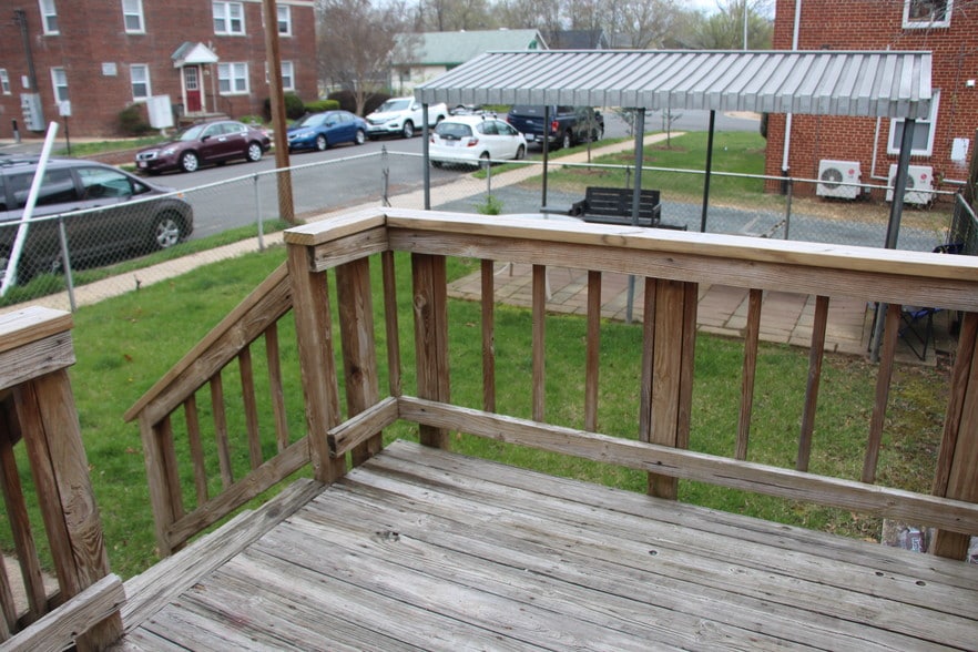 Building Photo - 635 N Nelson St